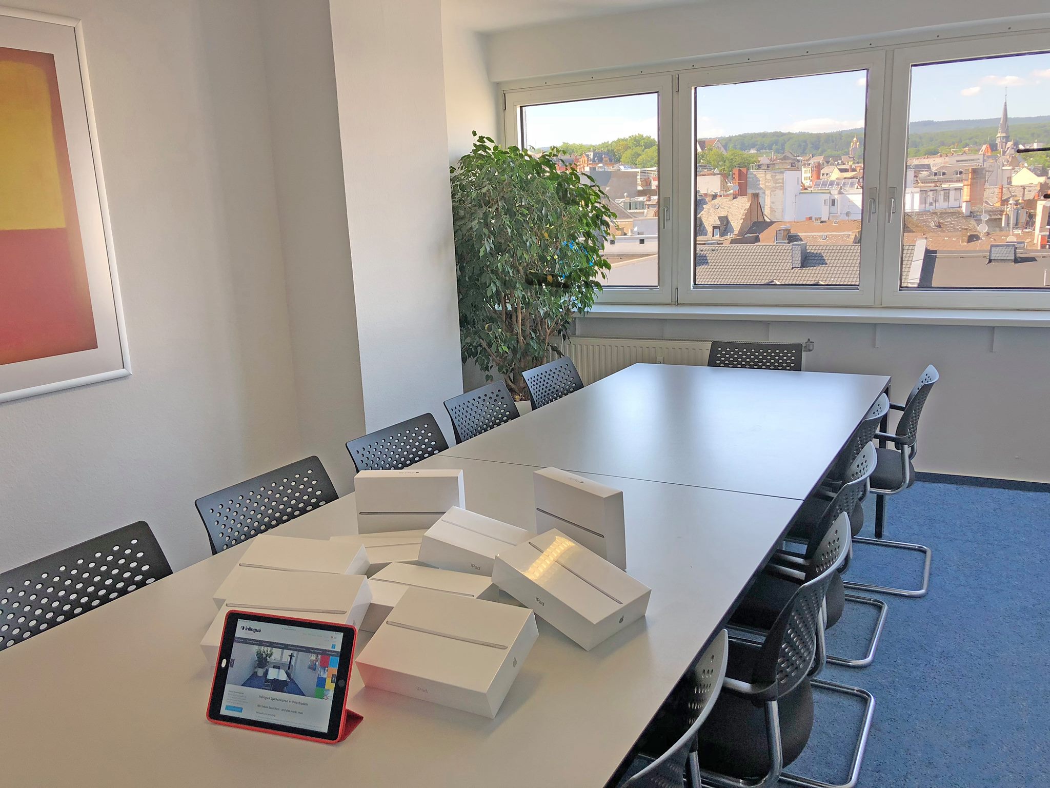 Classrom with new tablets at inlingua Wiesbaden